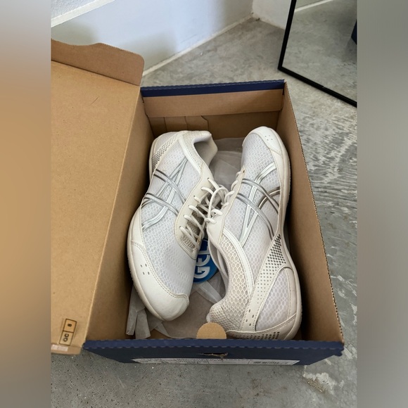 ASICS gel cheer ultralyte / competitive cheer shoes - Picture 4 of 4